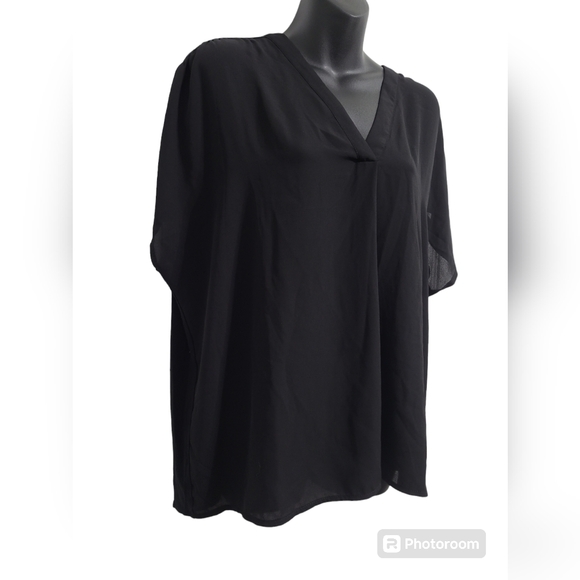 LAST CHANCE - Black V-Neck Sleeveless Rayon Blend Blouse Size 1X - Picture 3 of 10